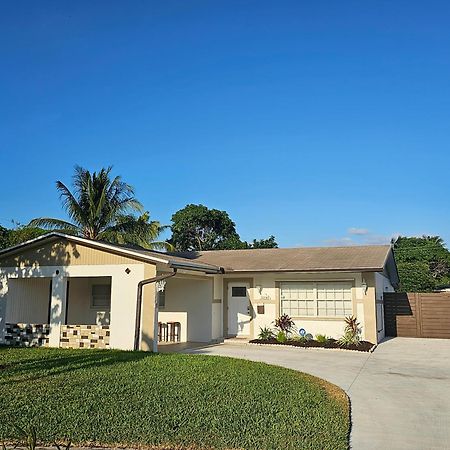 Sunny Goldie Lauderdale Lakes Exterior photo